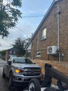 Maiwand Towing tow truck providing reliable towing services in Milton, Ontario during a roadside emergency.